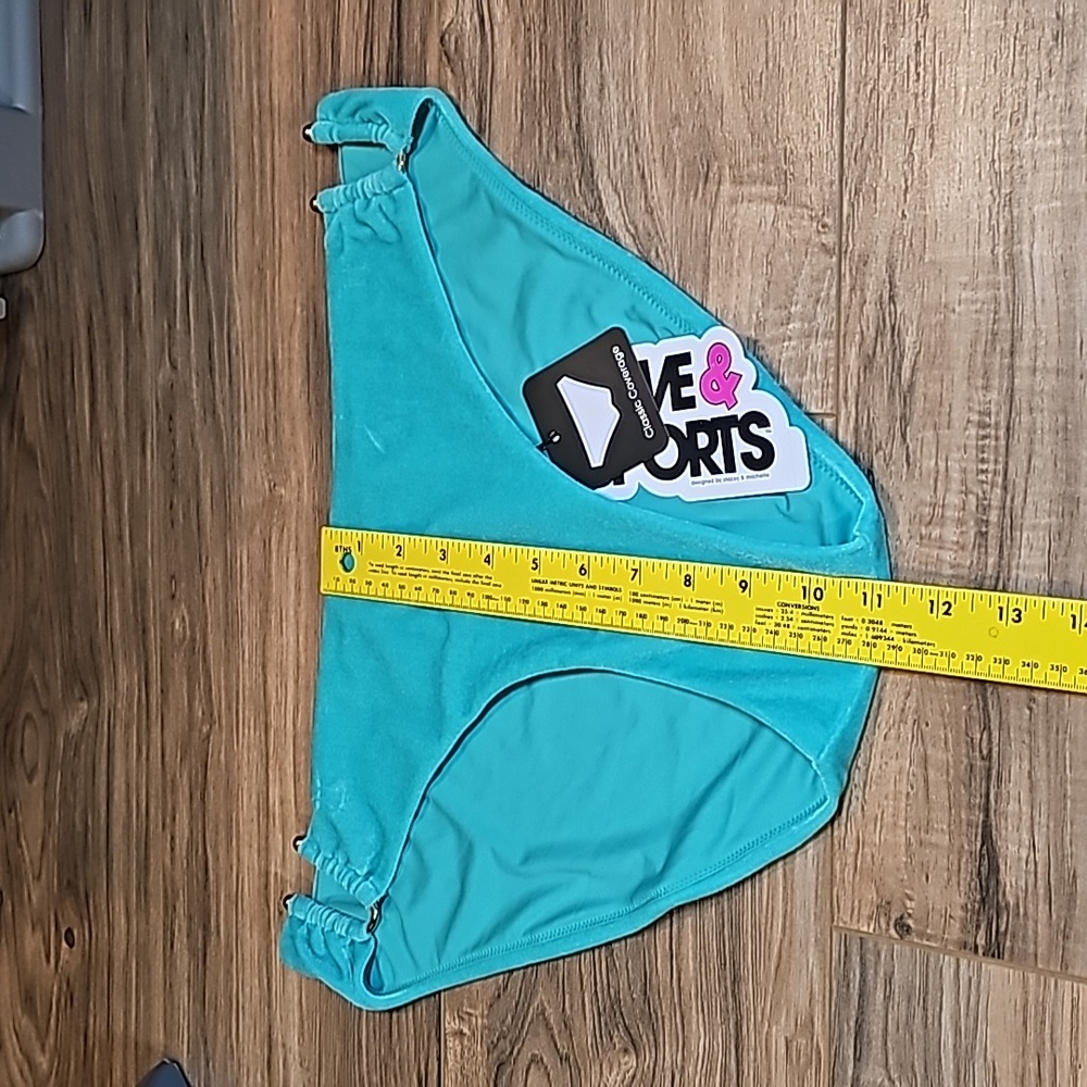 Bikini - Picture 2 of 9